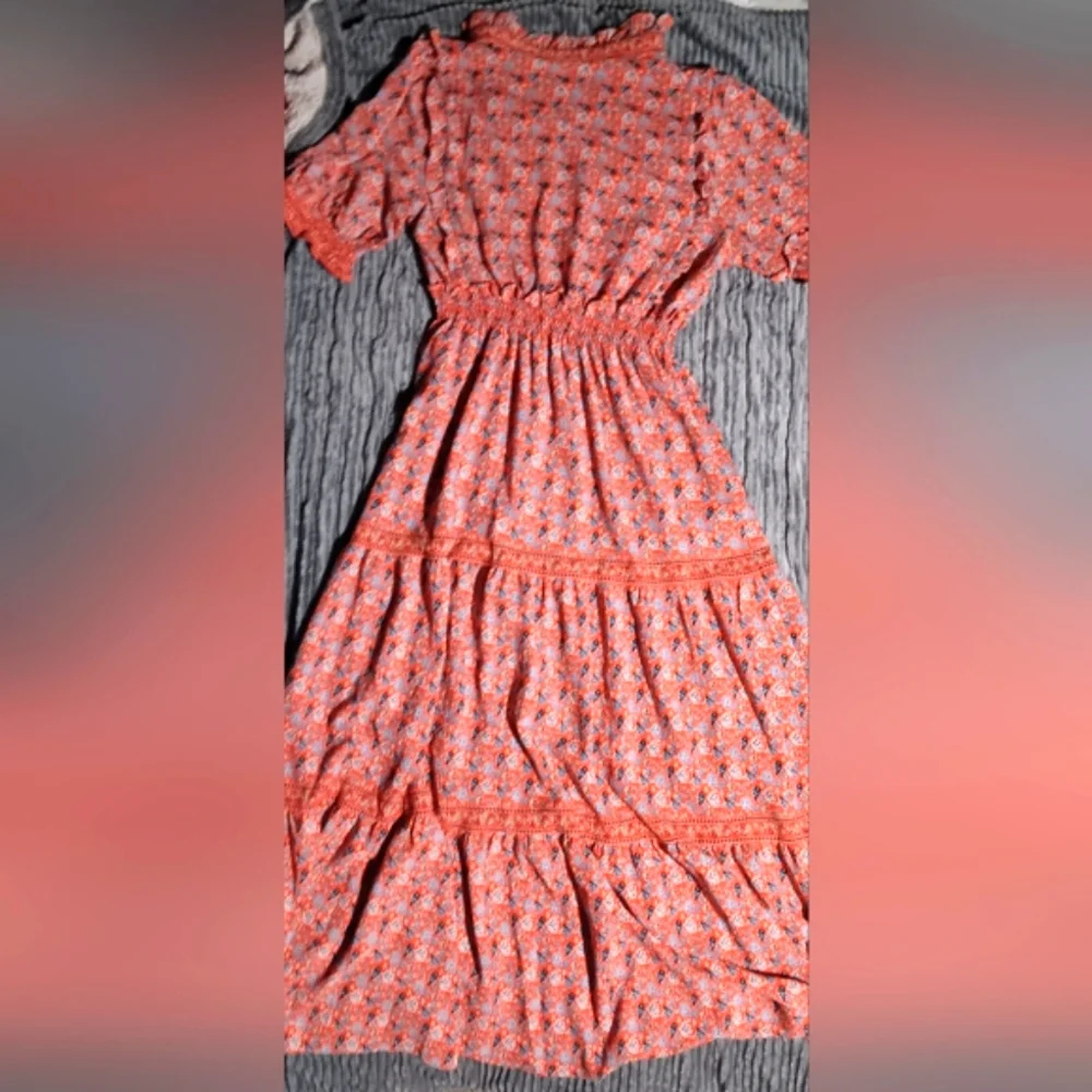 Max Studio - Collar V-Neck Short Smocked Sleeve Tiered Ruffle Maxi Dress - L - Picture 8 of 10